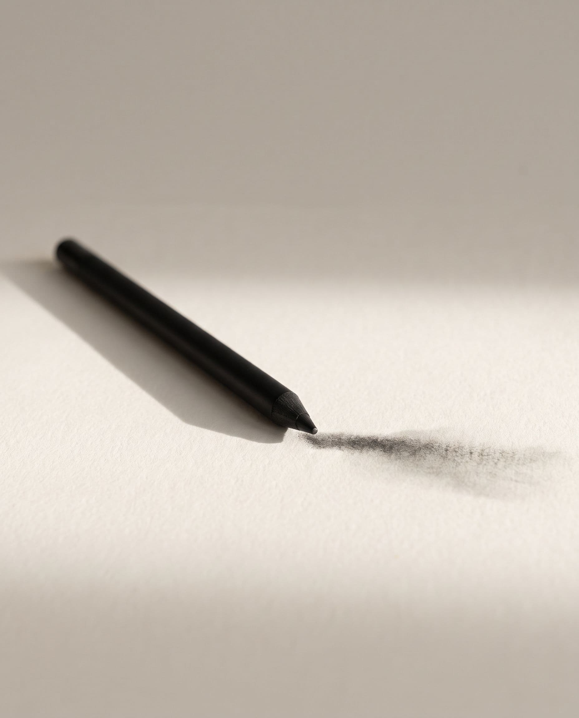 Fumée — kohl pencil in soft charcoal