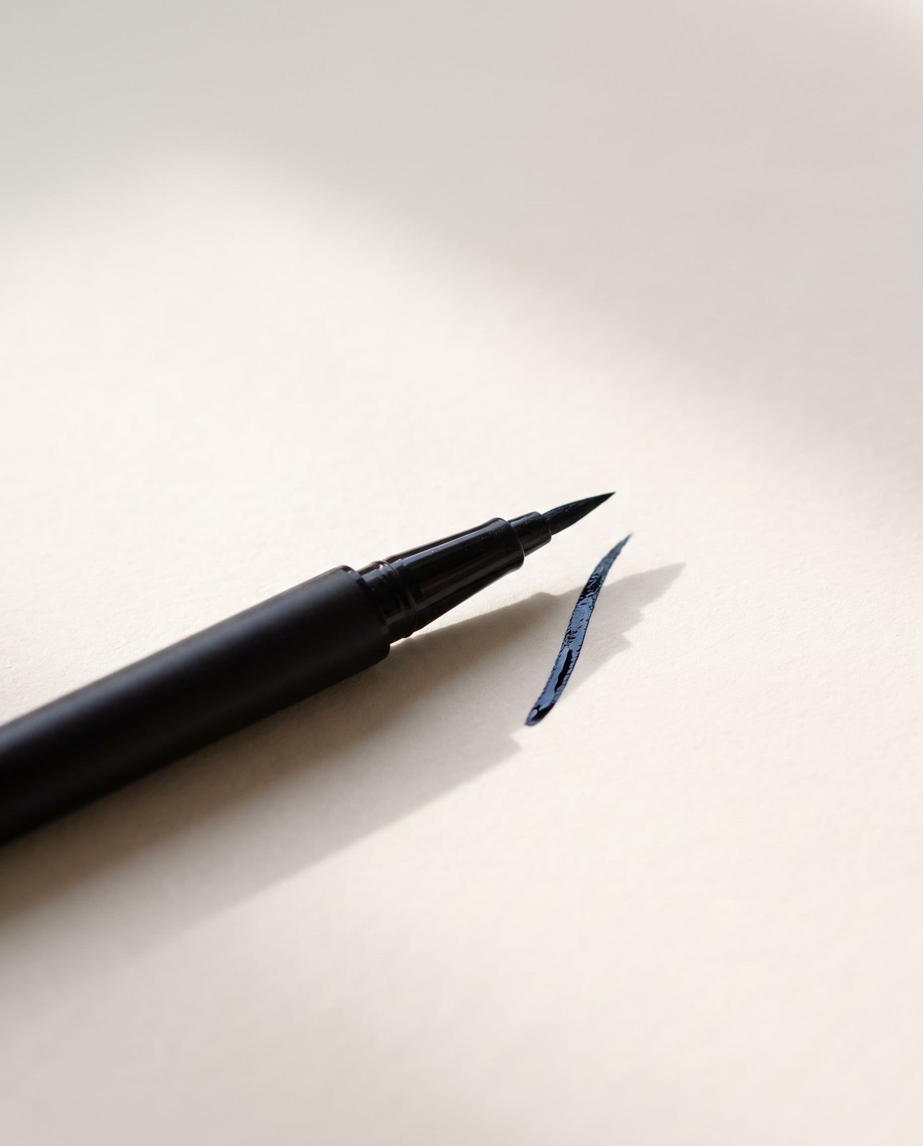 Minuit — liquid liner in blue-black