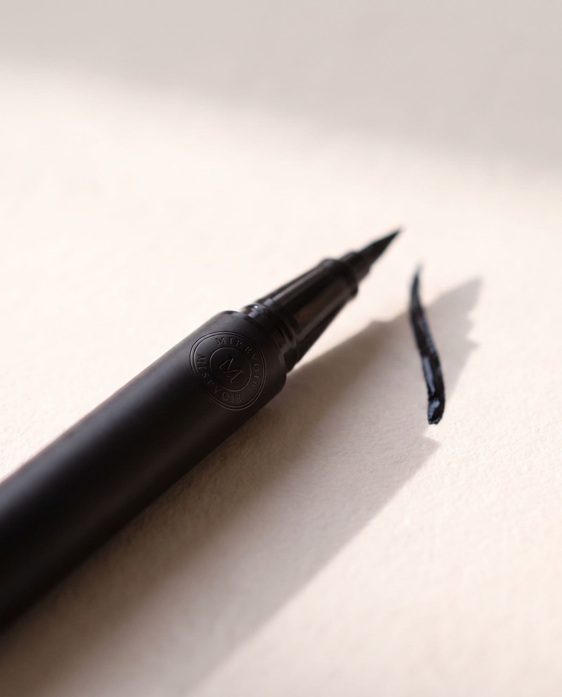 Minuit — the liquid liner from another angle